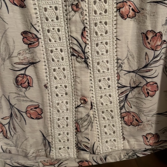 NWOT small sleeveless button top - Picture 5 of 7